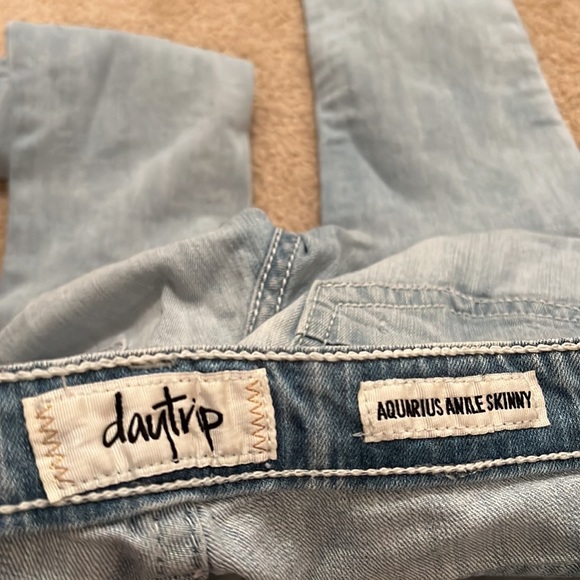Daytrip Jeans from The Buckle. - Picture 4 of 5